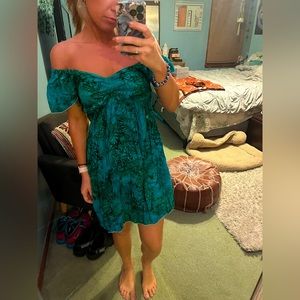 Off the shoulders floral flowy dress